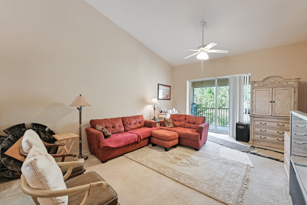 357 Robin Hood Cir #202, Naples, FL 34104