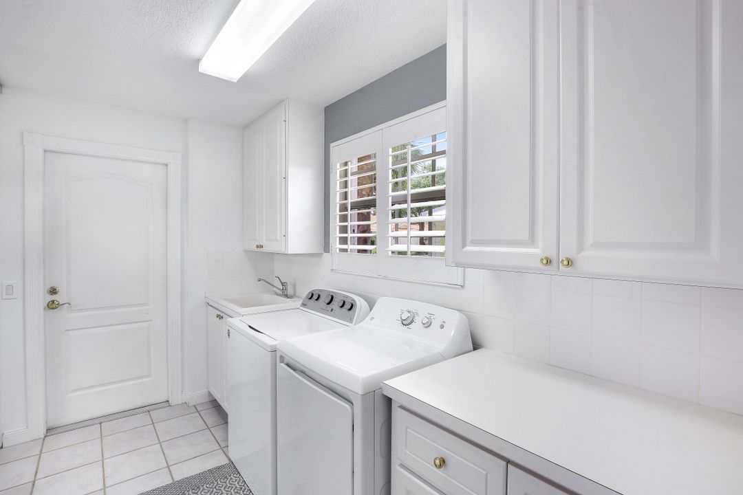 5641 Eleuthera Way, Naples, FL 34119