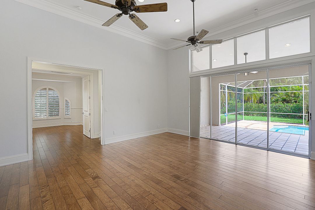 1905 Fairfax Cir, Naples, FL 34109