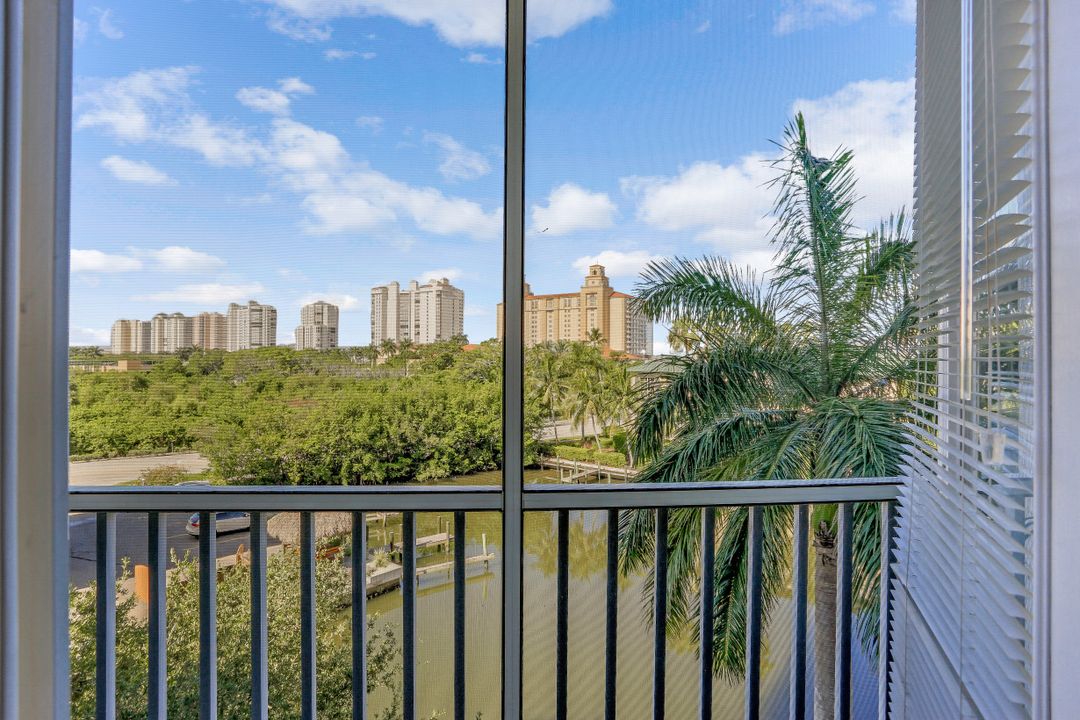 400 Flagship Dr #401, Naples, FL 34108