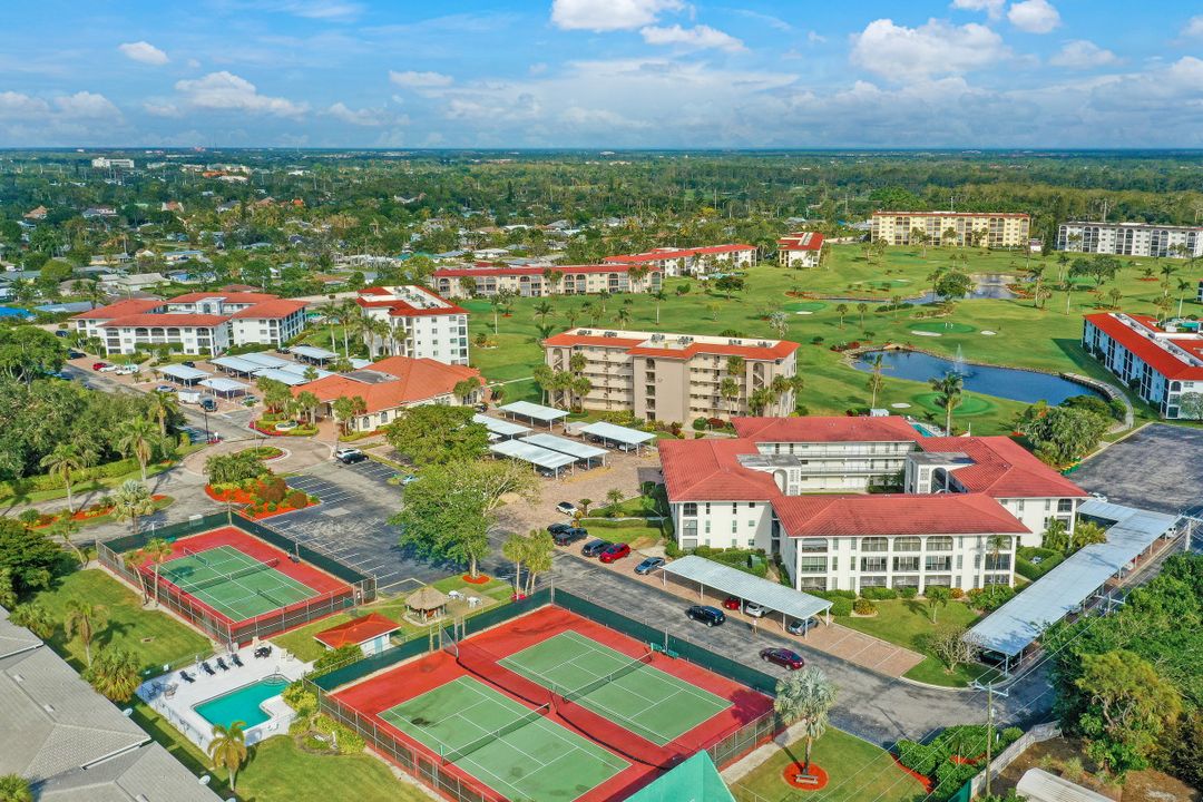 53 High Point Cir W #107, Naples, FL 34103