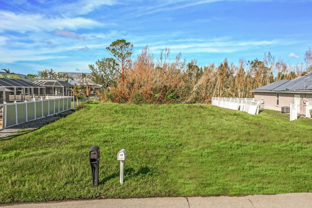 2858 SW 25th Pl, Cape Coral, FL 33914