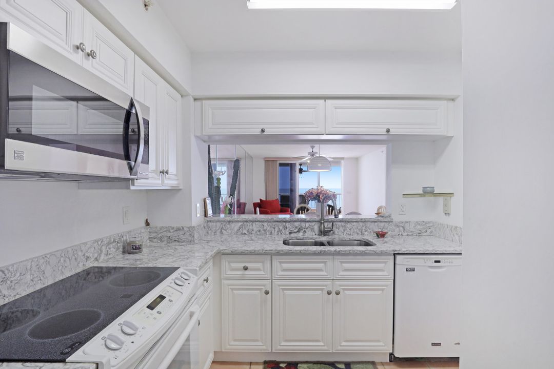 990 Cape Marco Dr #102, Marco Island, FL 34145