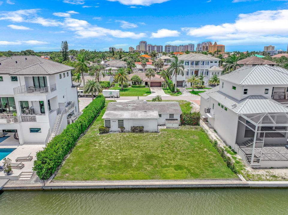 469 Tradewinds Ave, Naples, FL 34108