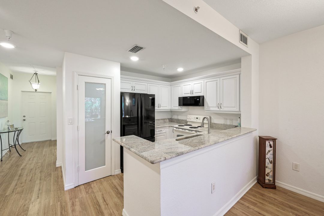 4520 Botanical Pl Cir #203, Naples, FL 34112