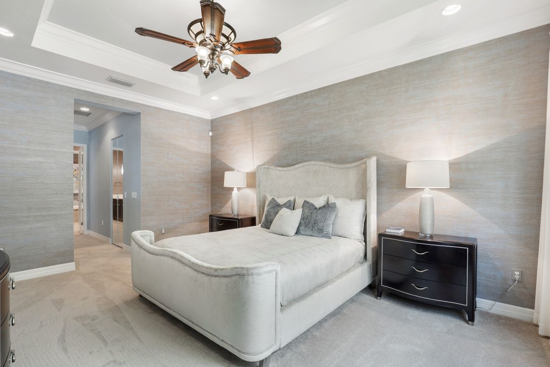 13719 Luna Dr, Naples, FL 34109