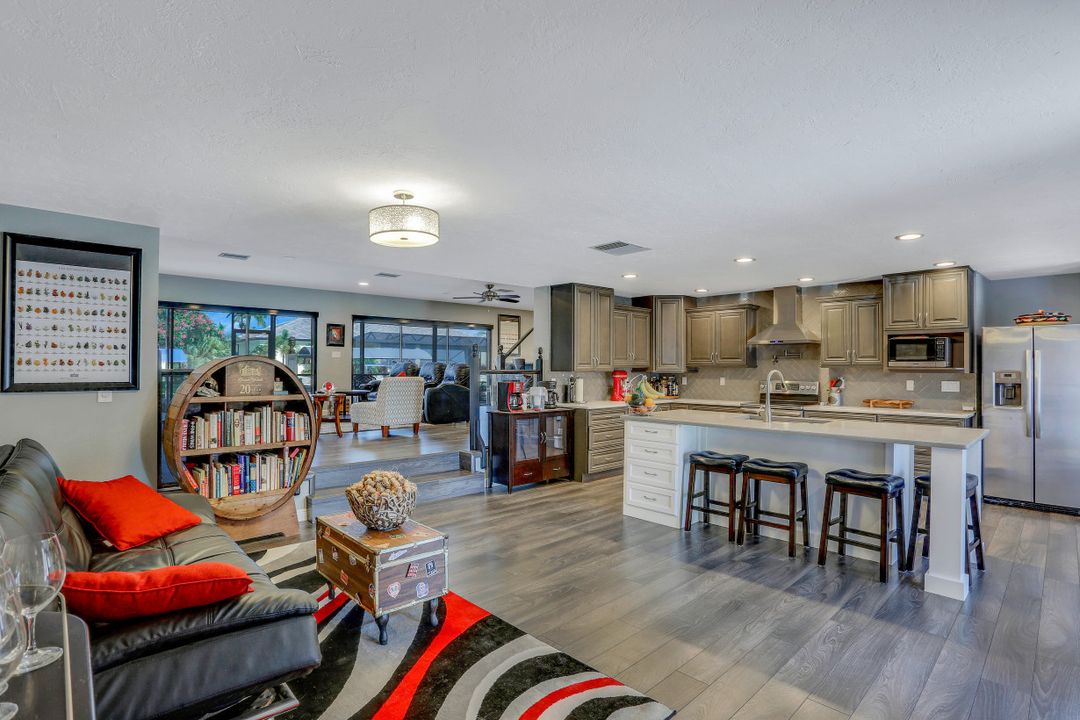 5811 SW 1st Pl, Cape Coral, FL 33914