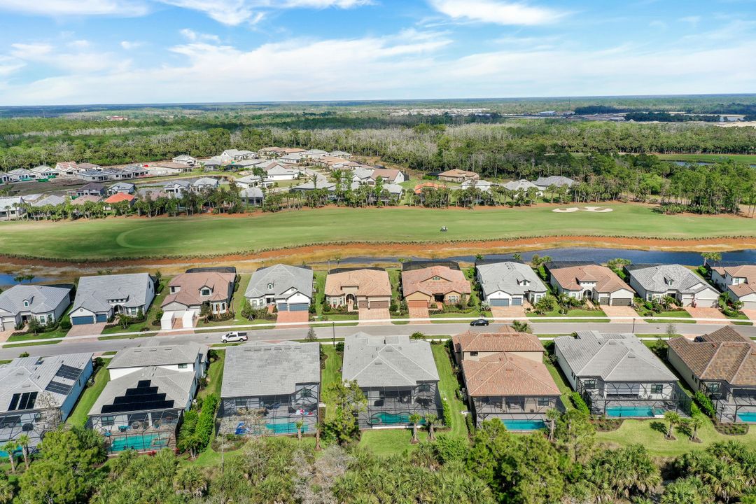9483 Greyhawk Trl, Naples, FL 34120