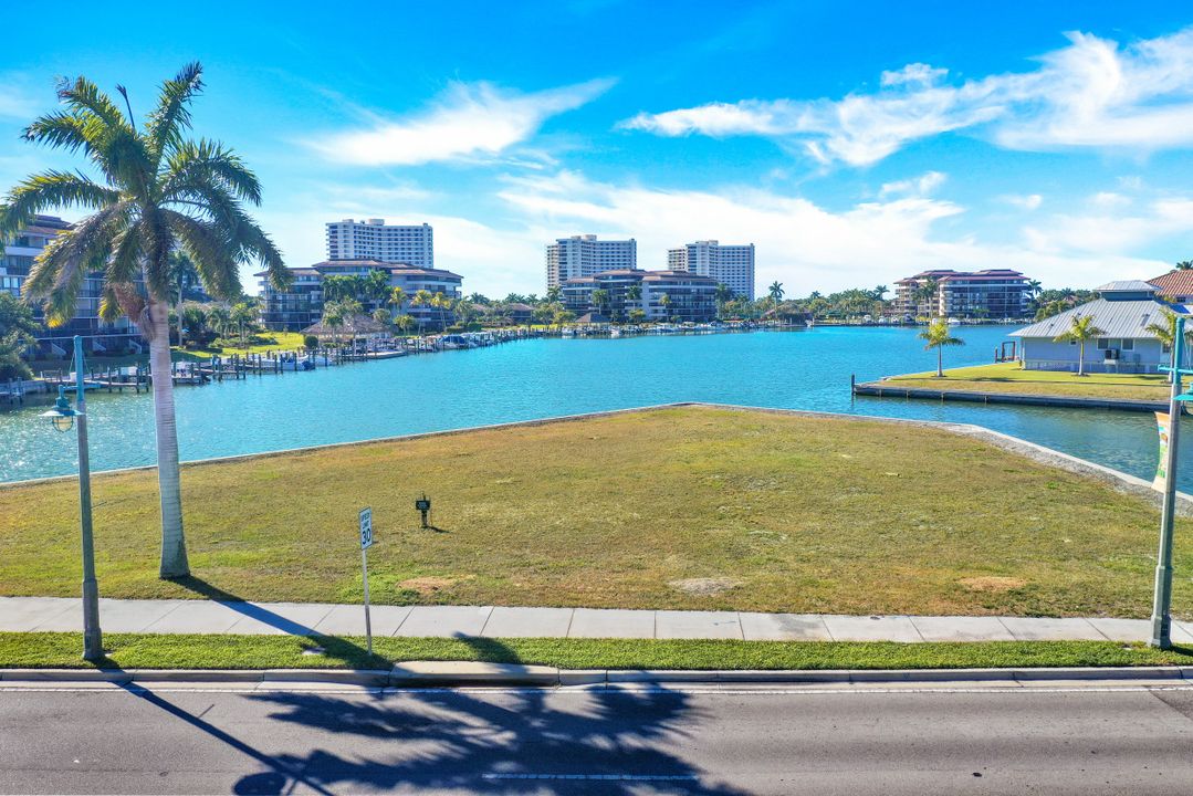 328 N Collier Blvd, Marco Island, FL 34145