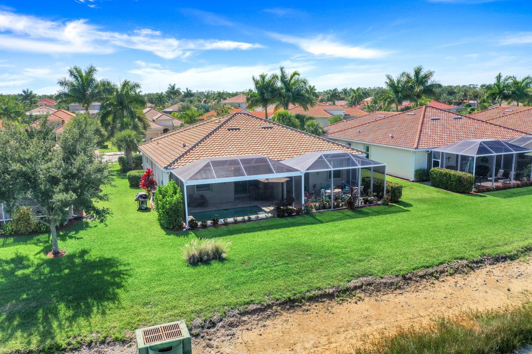 14528 Grapevine Dr, Naples, FL 34114