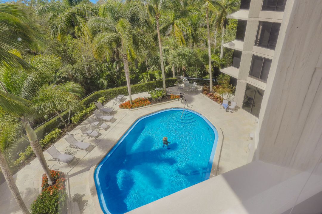 5555 Heron Point Dr #402, Naples, FL 34108