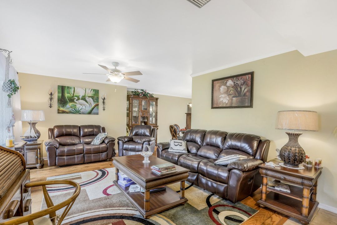 28 SE 12th Ave, Cape Coral, FL 33990