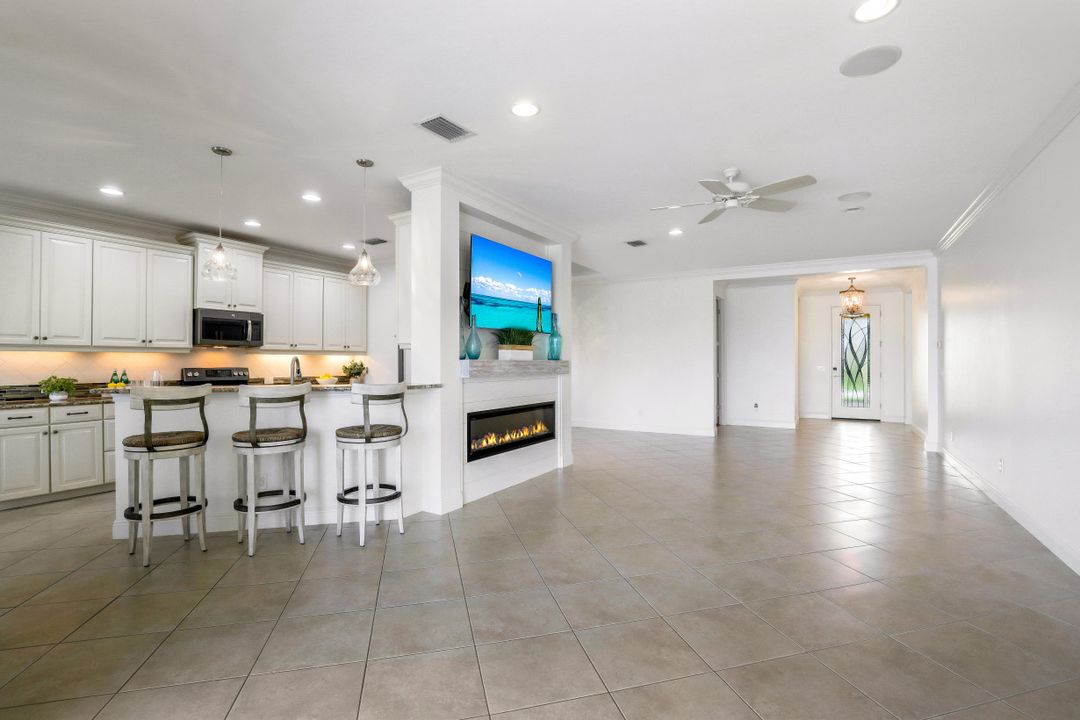 14559 Grapevine Dr, Naples, FL 34114