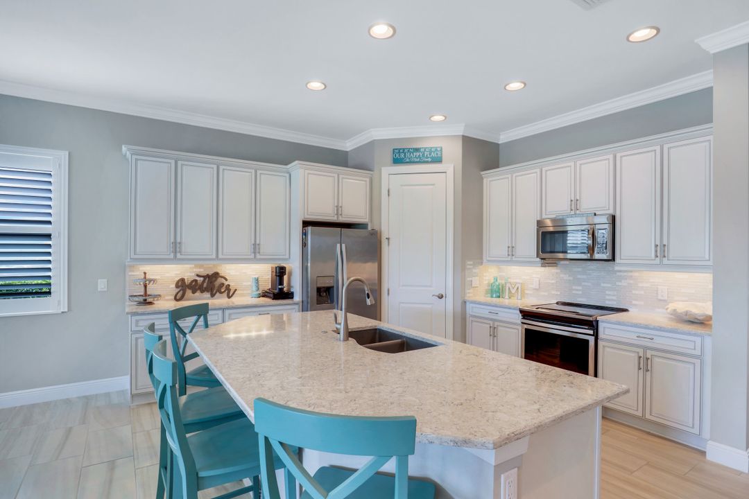 4714 Formosa Dr, Naples, FL 34119