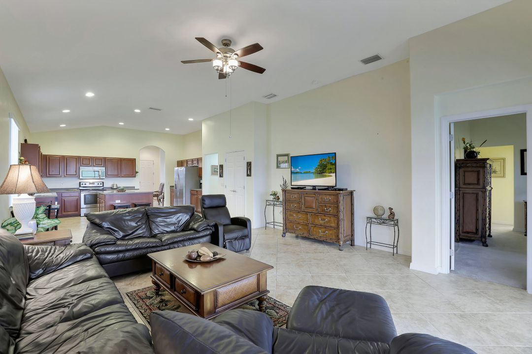 2668 Bellingham Ct, Cape Coral, FL 33991