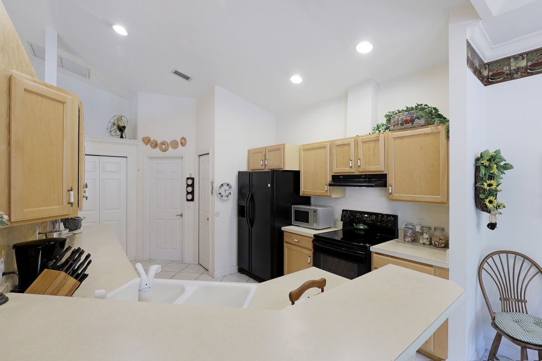 61 1st St, Bonita Springs, FL 34134