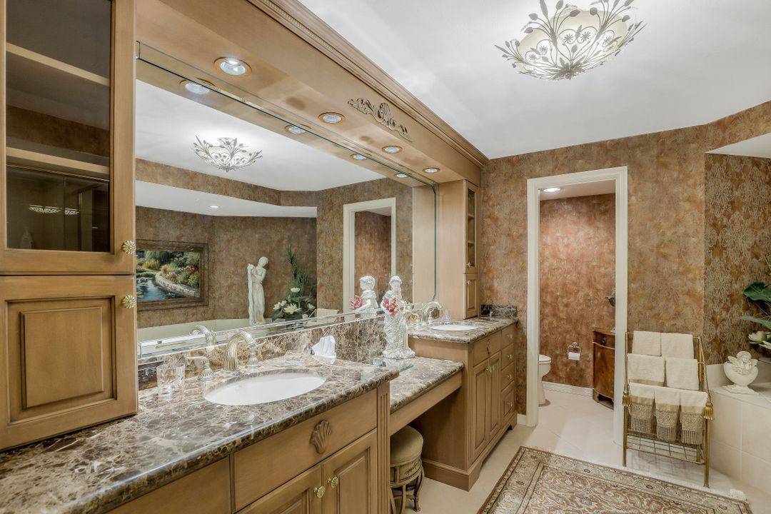 4551 Gulf Shore Blvd N #1003, Naples, FL 34103