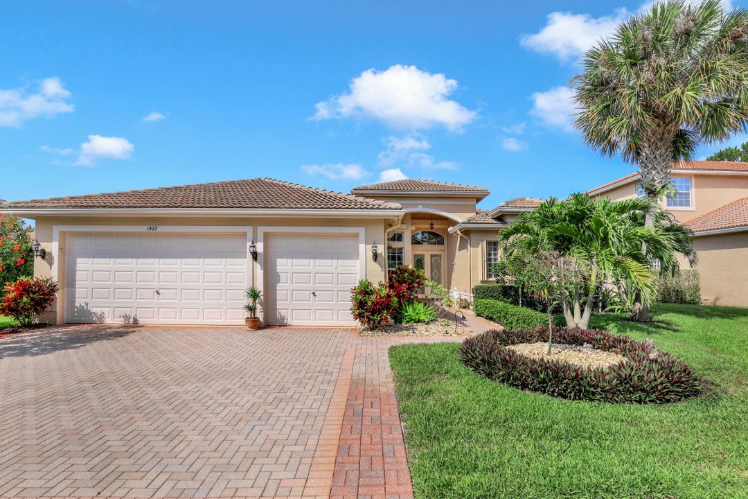 1427 King Sago Ct, Naples, FL 34119