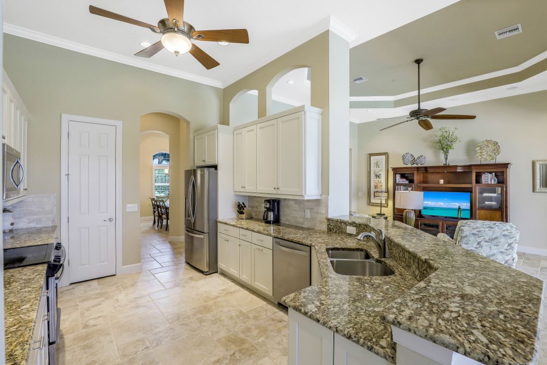 9075 Graphite Cir, Naples, FL 34120