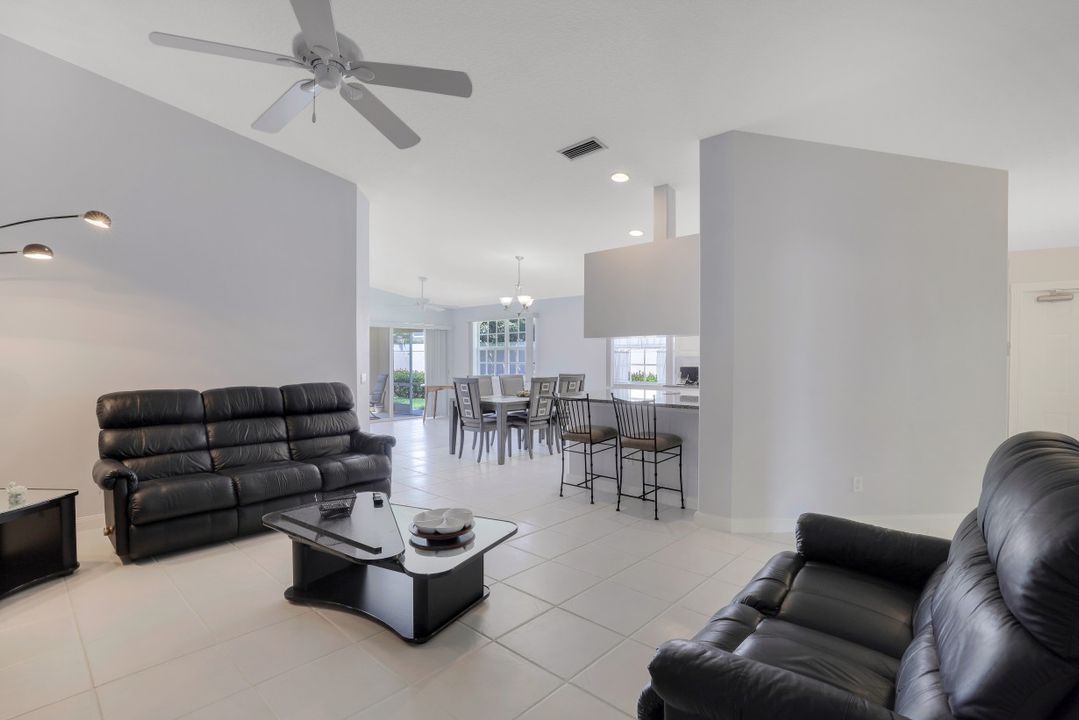 3343 Cayman Ln, Naples, FL 34119