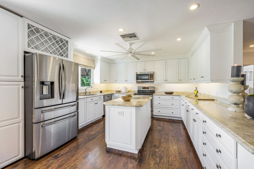 2631 Shoreview Dr, Naples, FL 34112