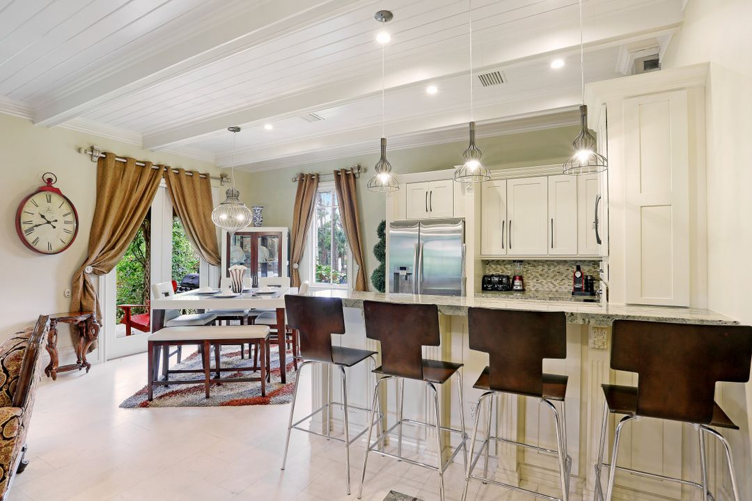 5610 Bur Oaks Ln, Naples, FL 34119