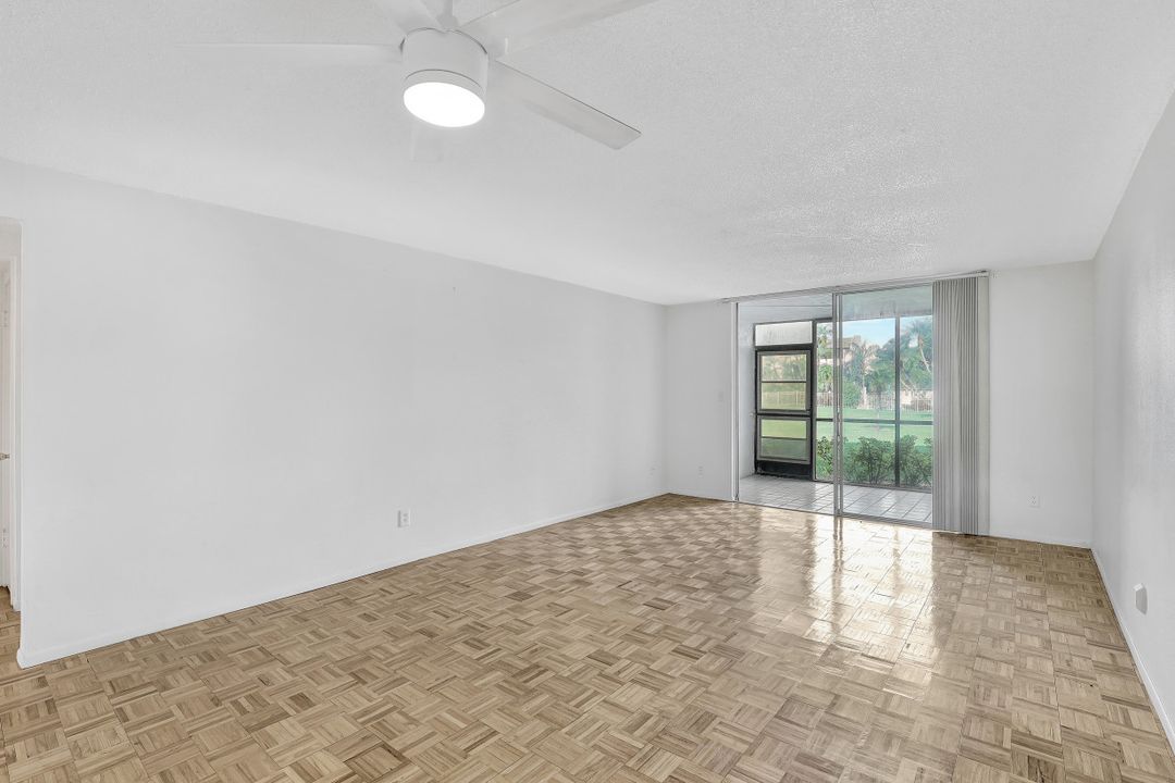 5959 Winkler Rd #105, Fort Myers, FL 33919