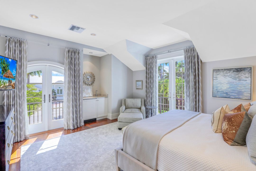 631 17th Ave S, Naples, FL 34102