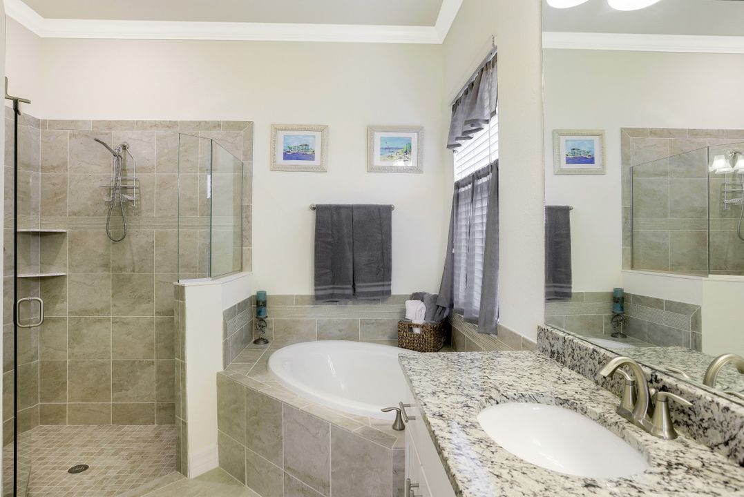 2067 Antigua Ln, Naples, FL 34120