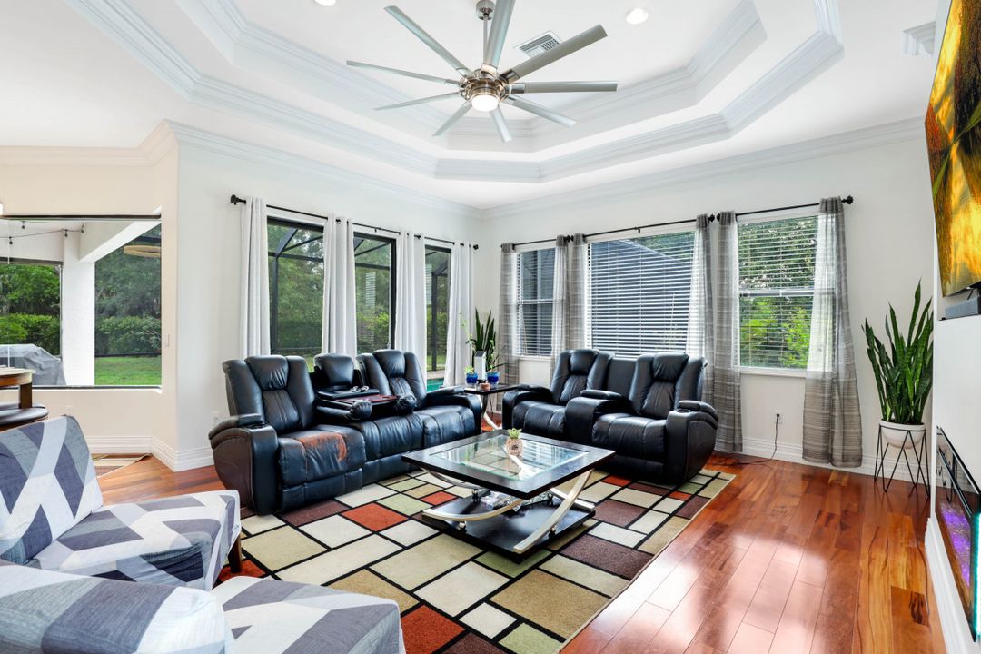 1434 Serrano Cir, Naples, FL 34105