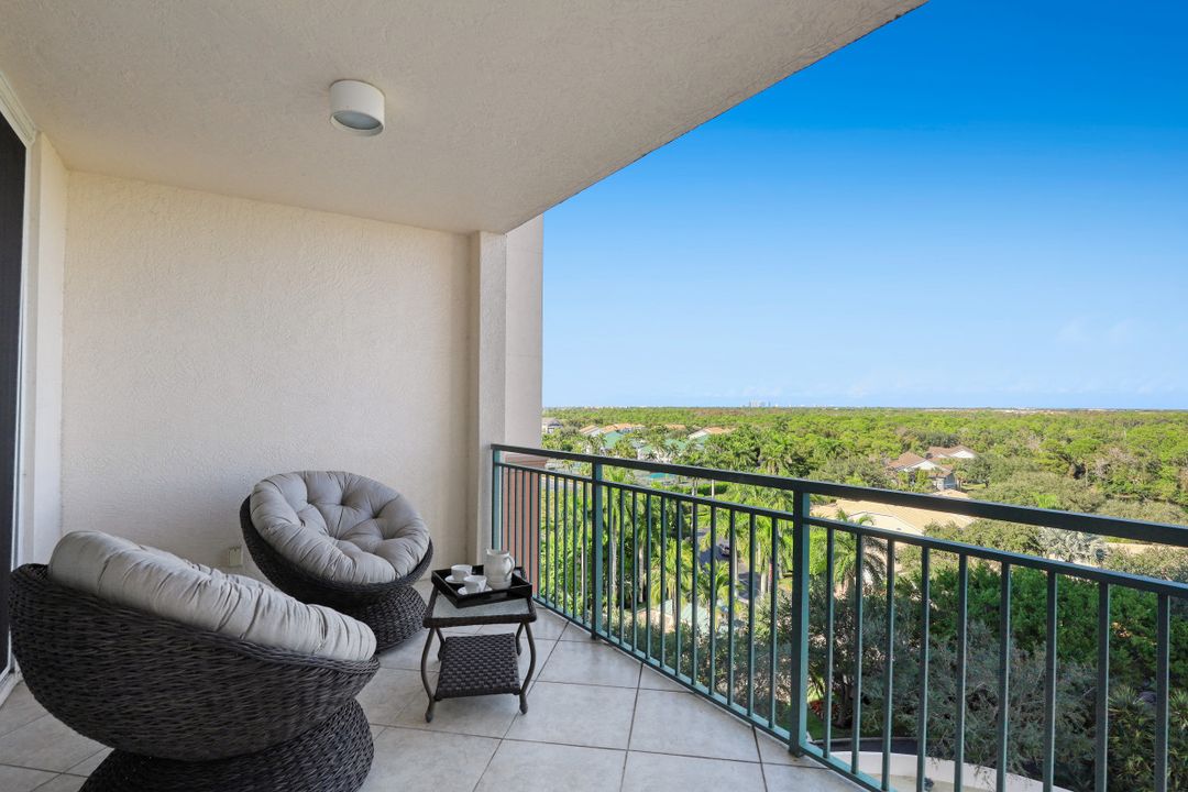 445 Cove Tower Dr #902, Naples, FL 34110
