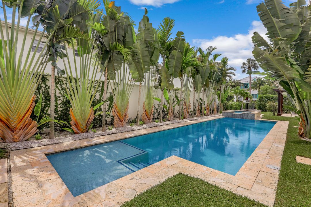 875 9th St S #PH, Naples, FL 34102