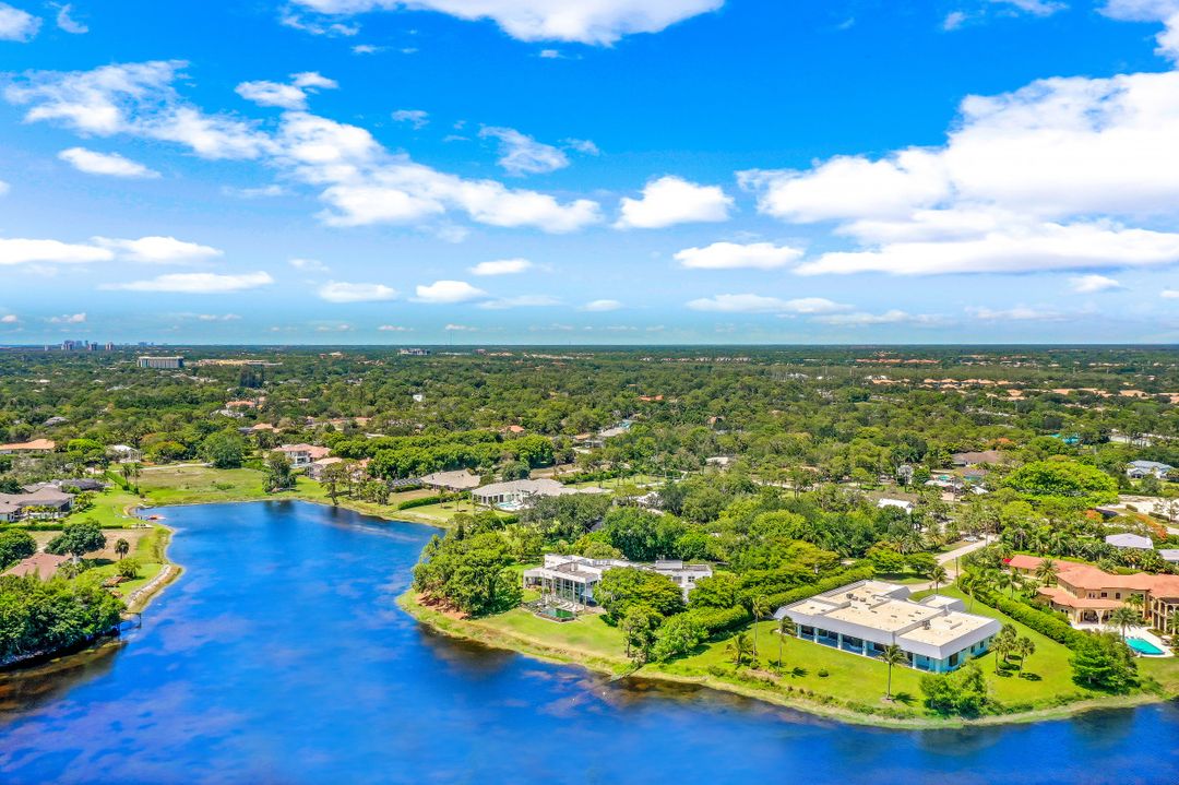 427 Ridge Ct, Naples, FL 34108