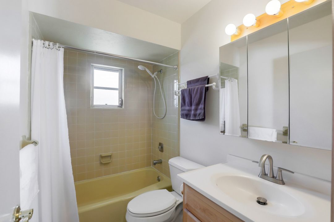 82 Johnnycake Dr, Naples, FL 34110