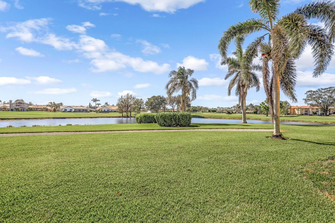 5250 Fox Hollow Dr APT 510, Naples, FL 34104