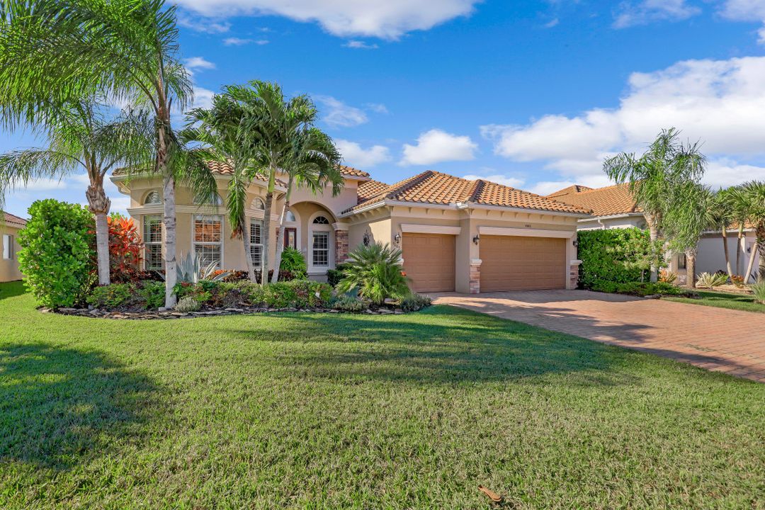 9005 Quarry Dr, Naples, FL 34120