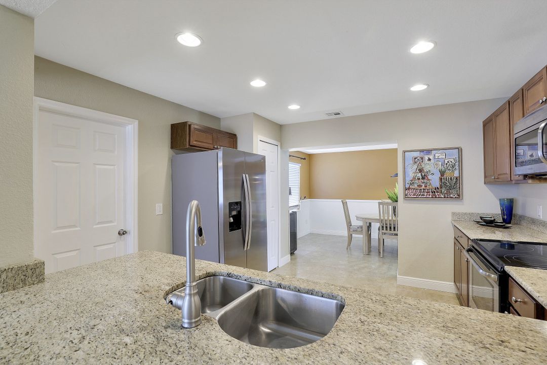 3950 Luverne St, Fort Myers, FL 33901