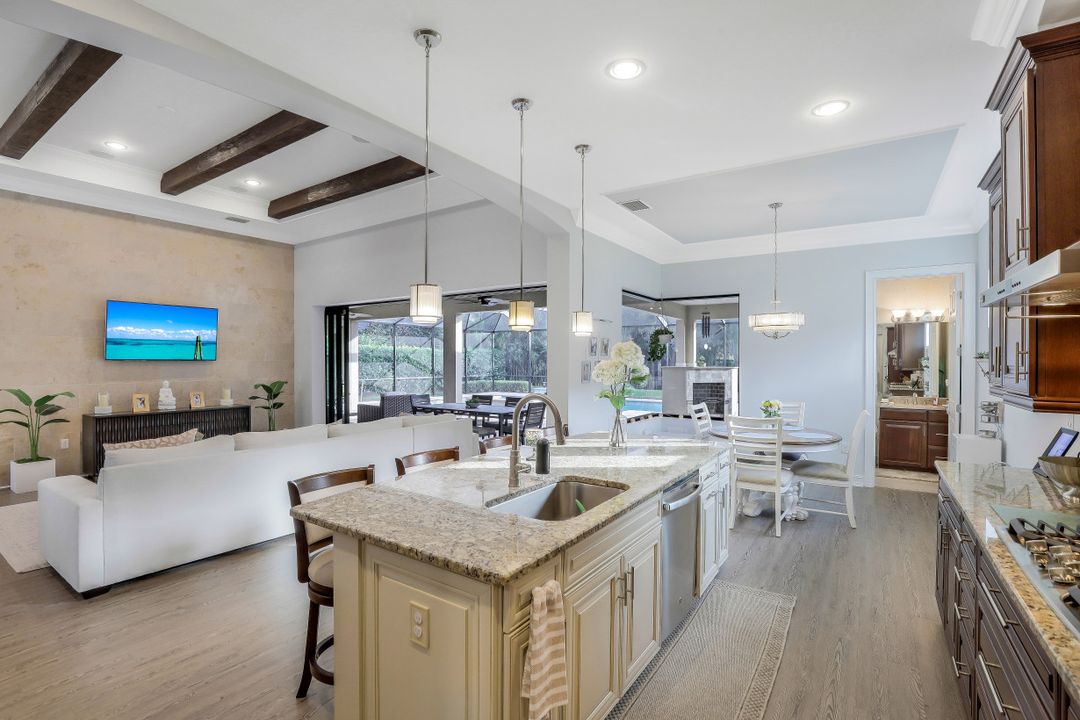 1600 Mockingbird Dr, Naples, FL 34120