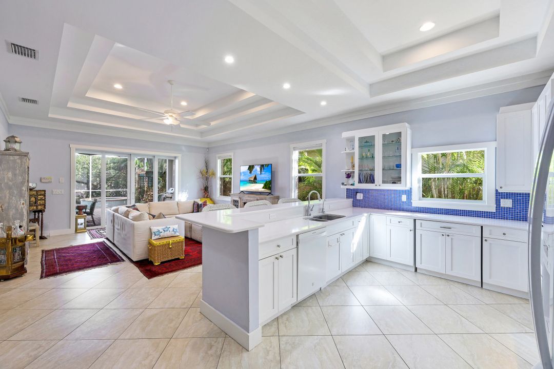 721 93rd Ave N, Naples, FL 34108