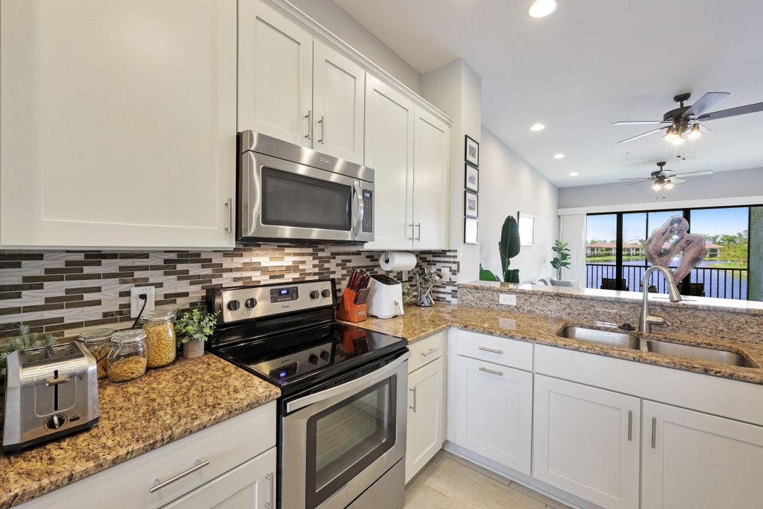 15130 Palmer Lake Cir #203, Naples, FL 34109