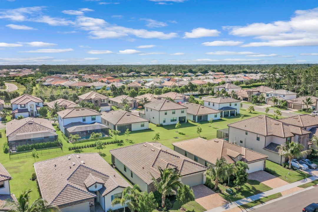 9460 Foxglove Ln, Naples, FL 34120