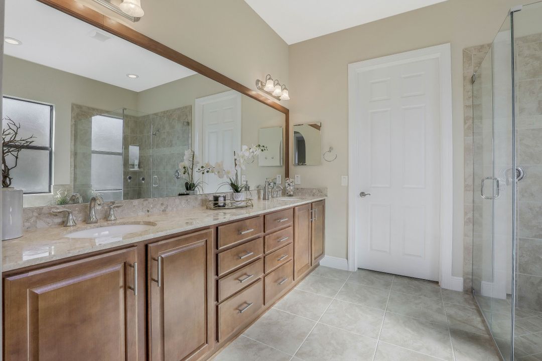 12471 Kentwood Ave, Fort Myers, FL 33913