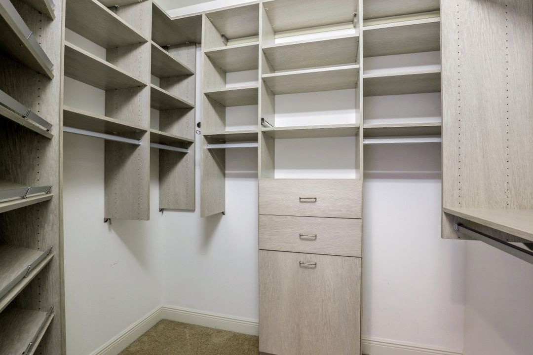 14559 Grapevine Dr, Naples, FL 34114