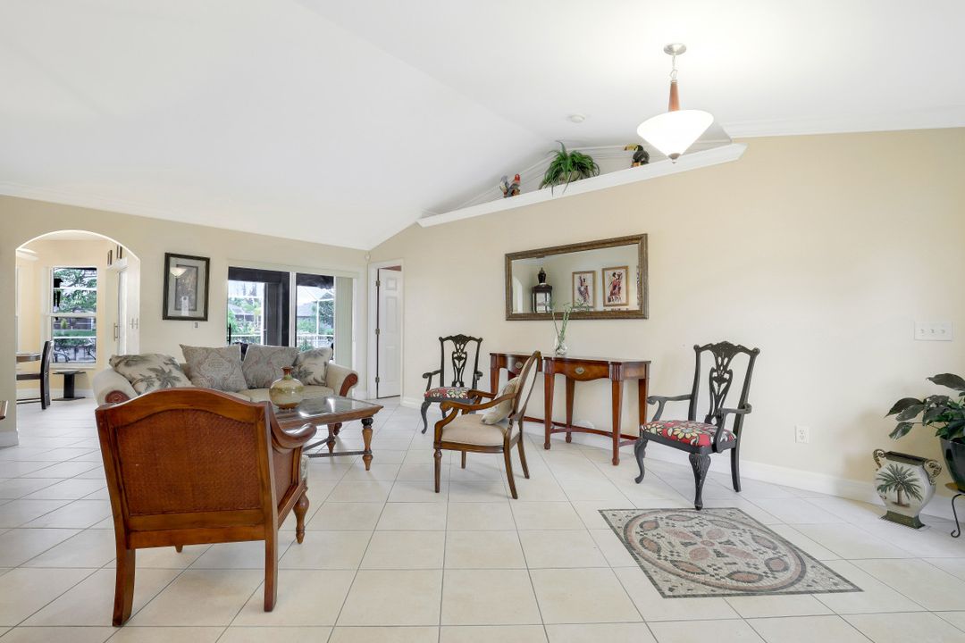 415 SE 17th St, Cape Coral, FL 33990