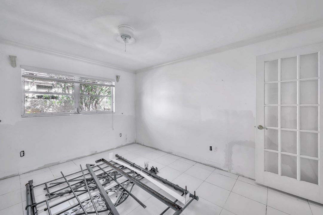 3000 Crayton Rd, Naples, FL 34103