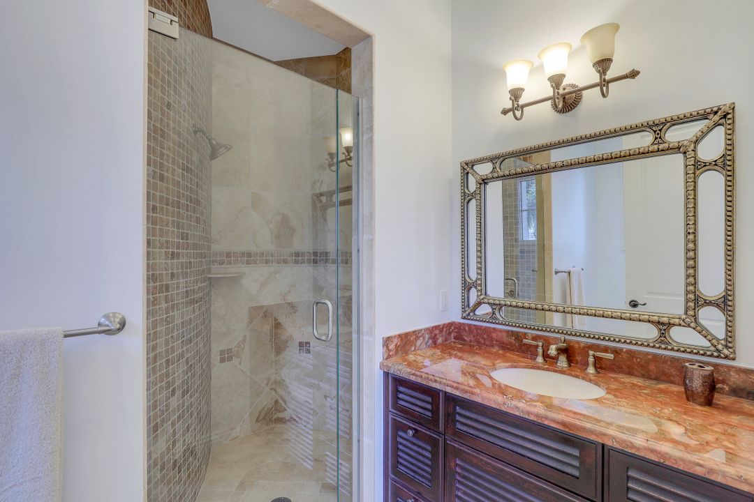 1940 6th St S, Naples, FL 34102