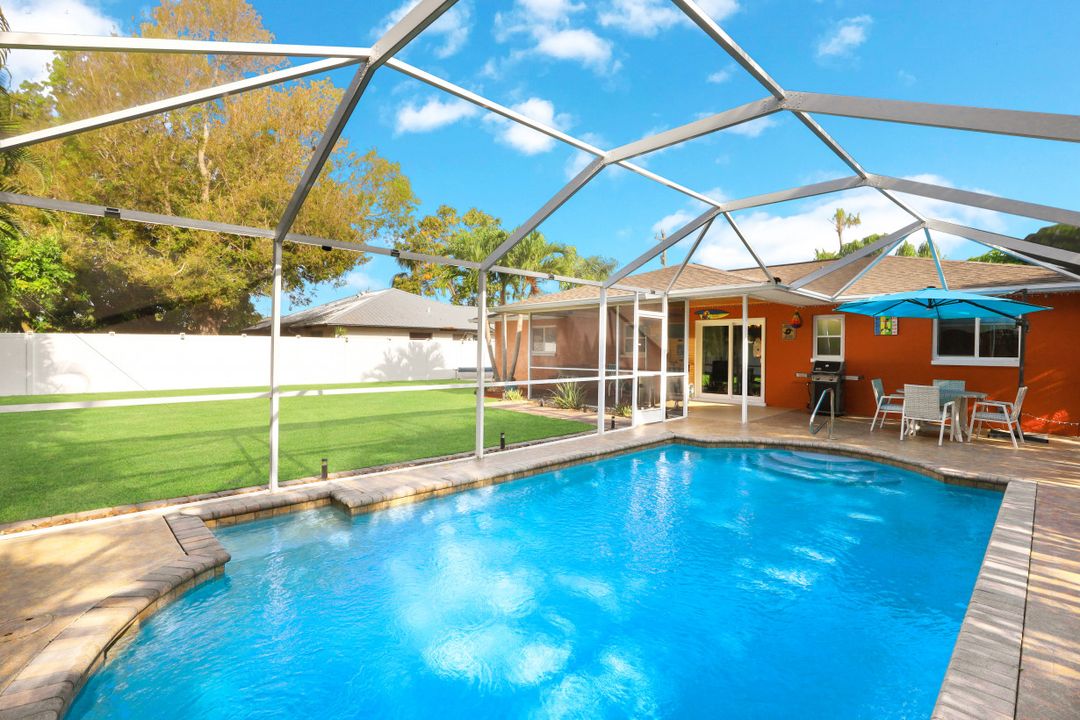 2208 Viscaya Pkwy, Cape Coral, FL 33990