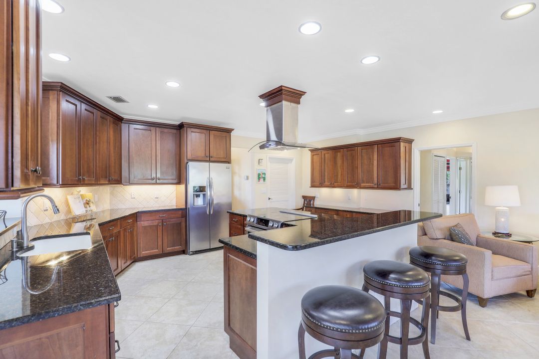 1160 Abbeville Ct, Marco Island, FL 34145