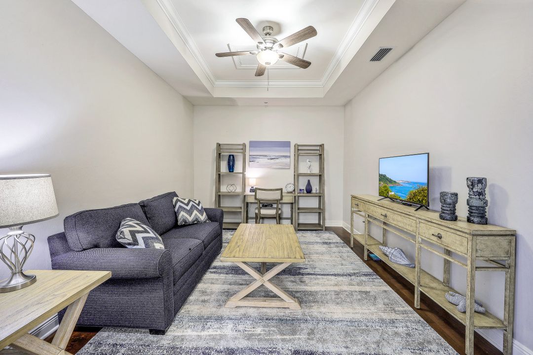 4800 Yacht Harbor Dr #822, Naples, FL 34112
