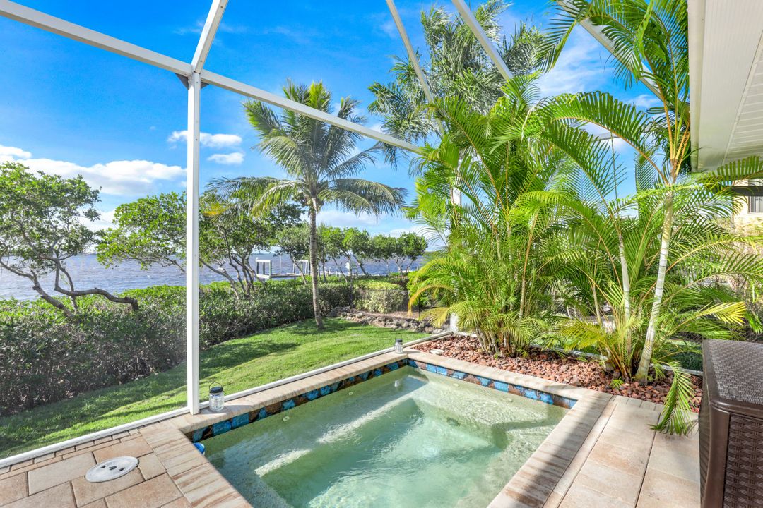 12201 Shoreview Dr, Matlacha, FL 33993